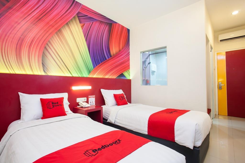 ホテル Reddoorz Near Hawaii Water Park マラン エクステリア 写真
