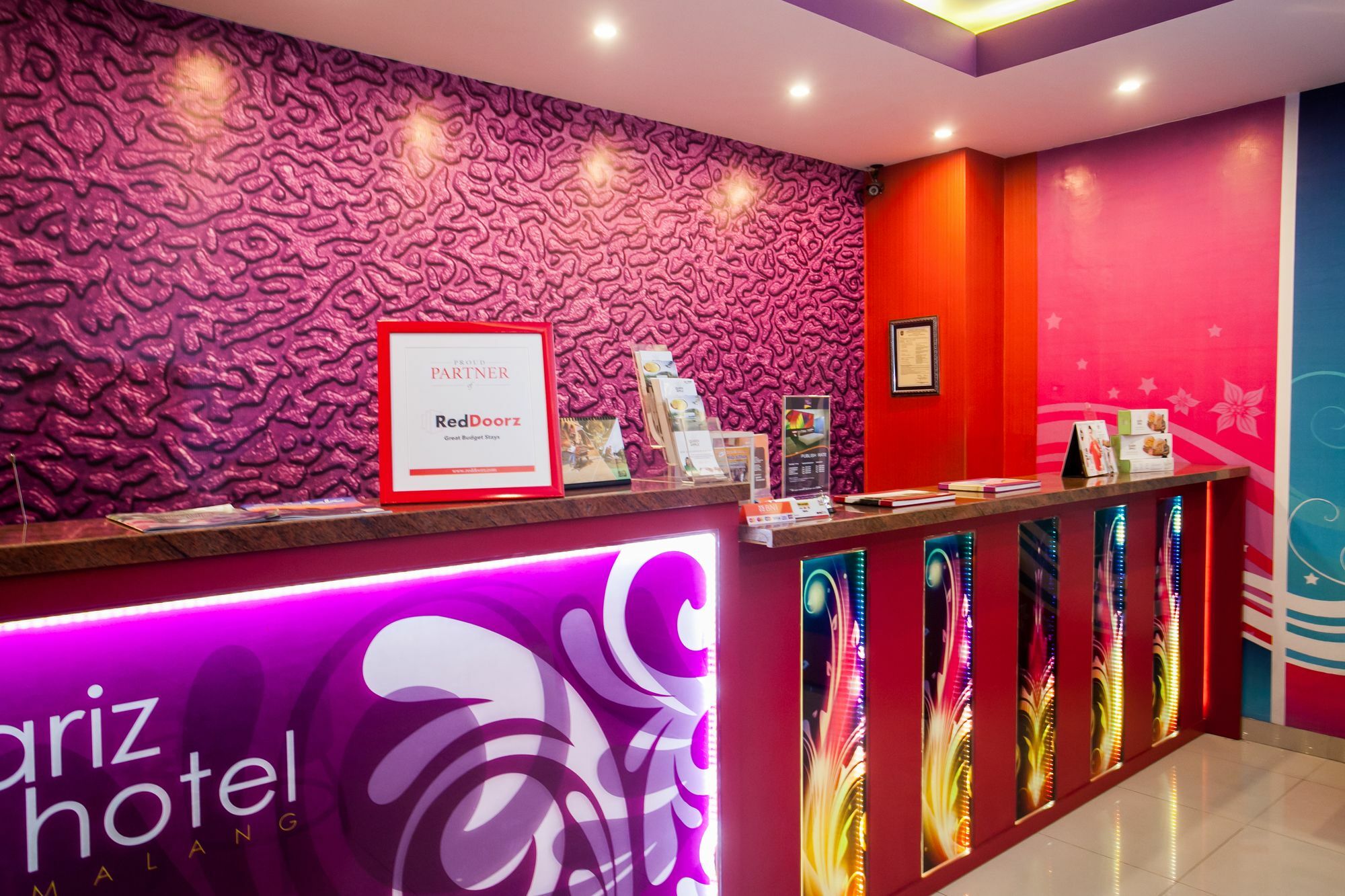 ホテル Reddoorz Near Hawaii Water Park マラン エクステリア 写真
